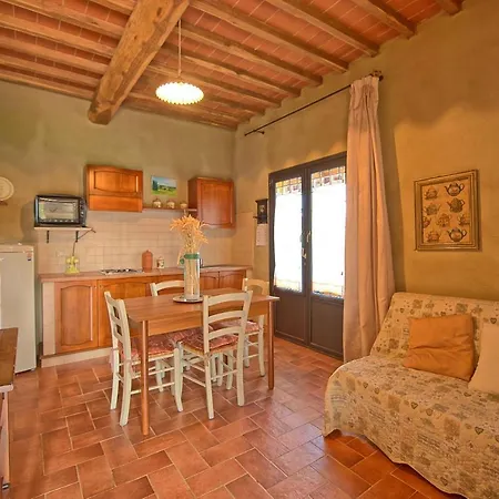 Sleeps 5 Air Con T241324 Lari